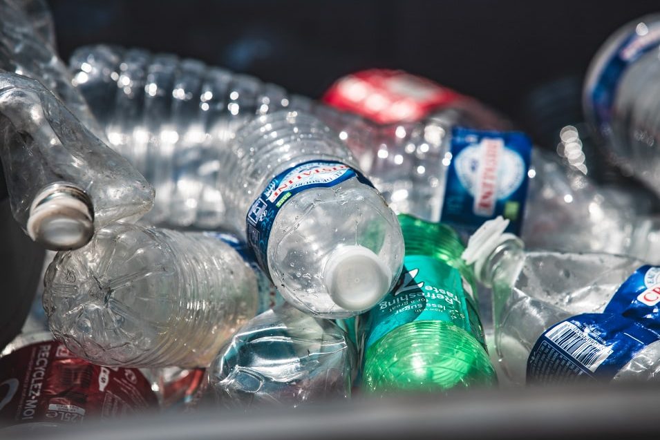 Taxe plastique : qui doit payer pour le plastique jetable ?