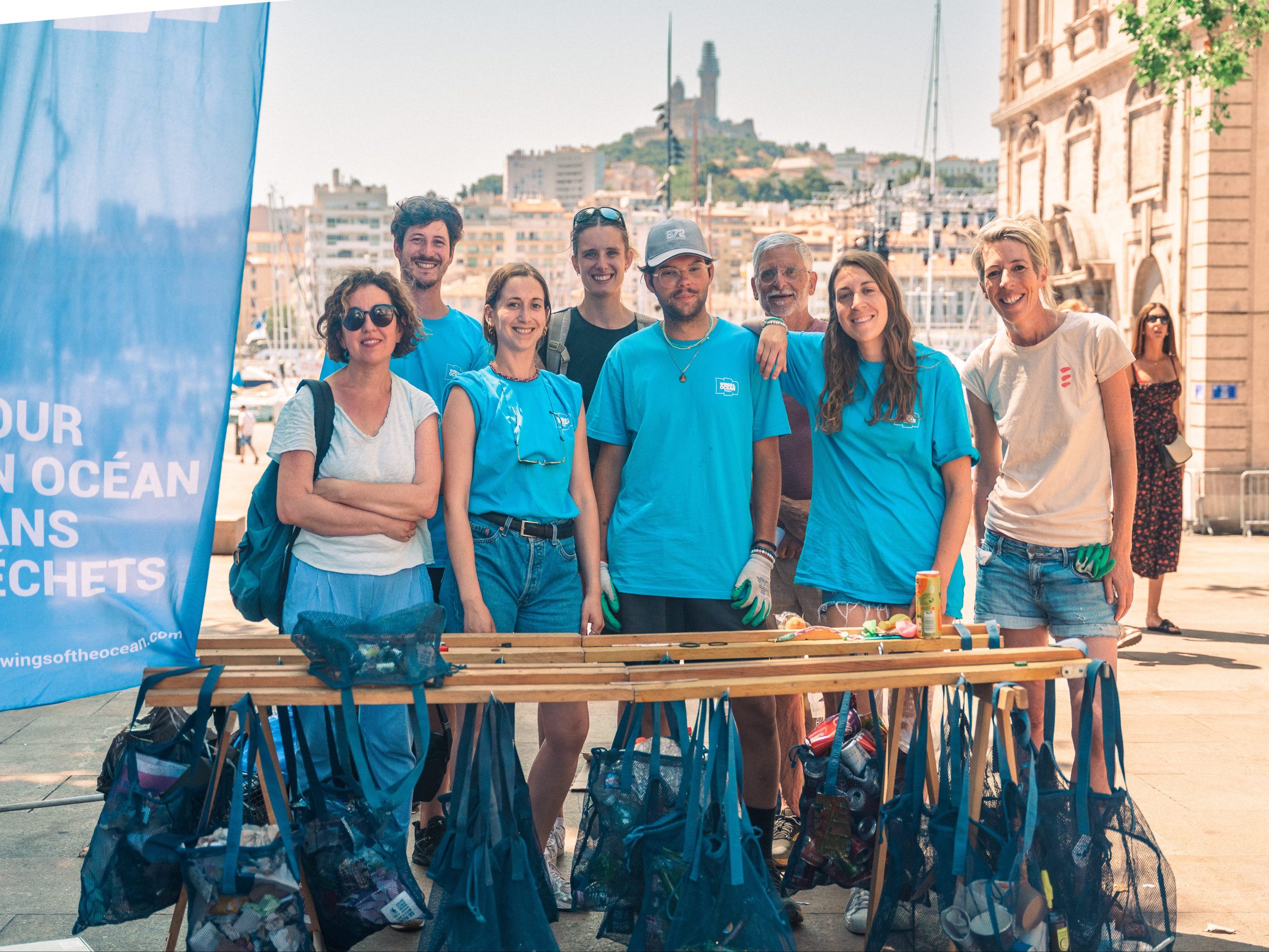 Stand de sensibilisation à la journée des métiers et des formations maritimes à Marseille