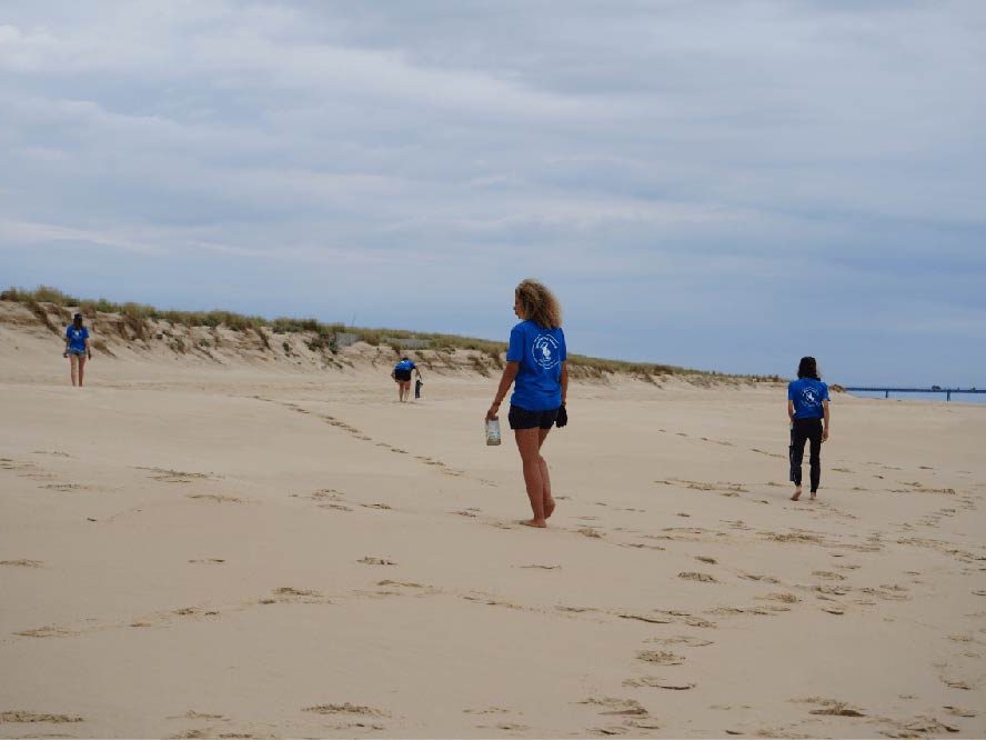 Ramassage de déchets à la plage de la Salie
