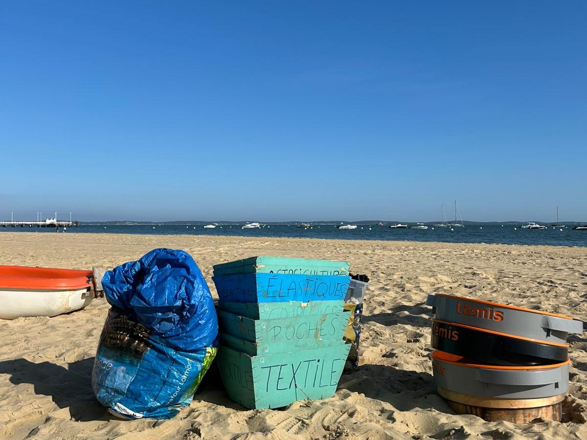Ramassage sur la plage des Pieds Rouges à Lège-Cap-Ferret