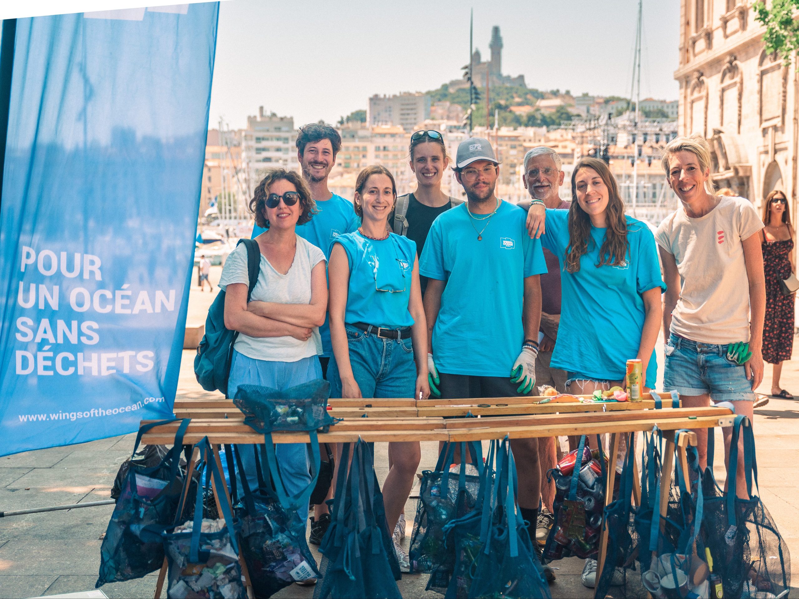 Ramassage de déchets lors du World Cleanup Day à Marseille