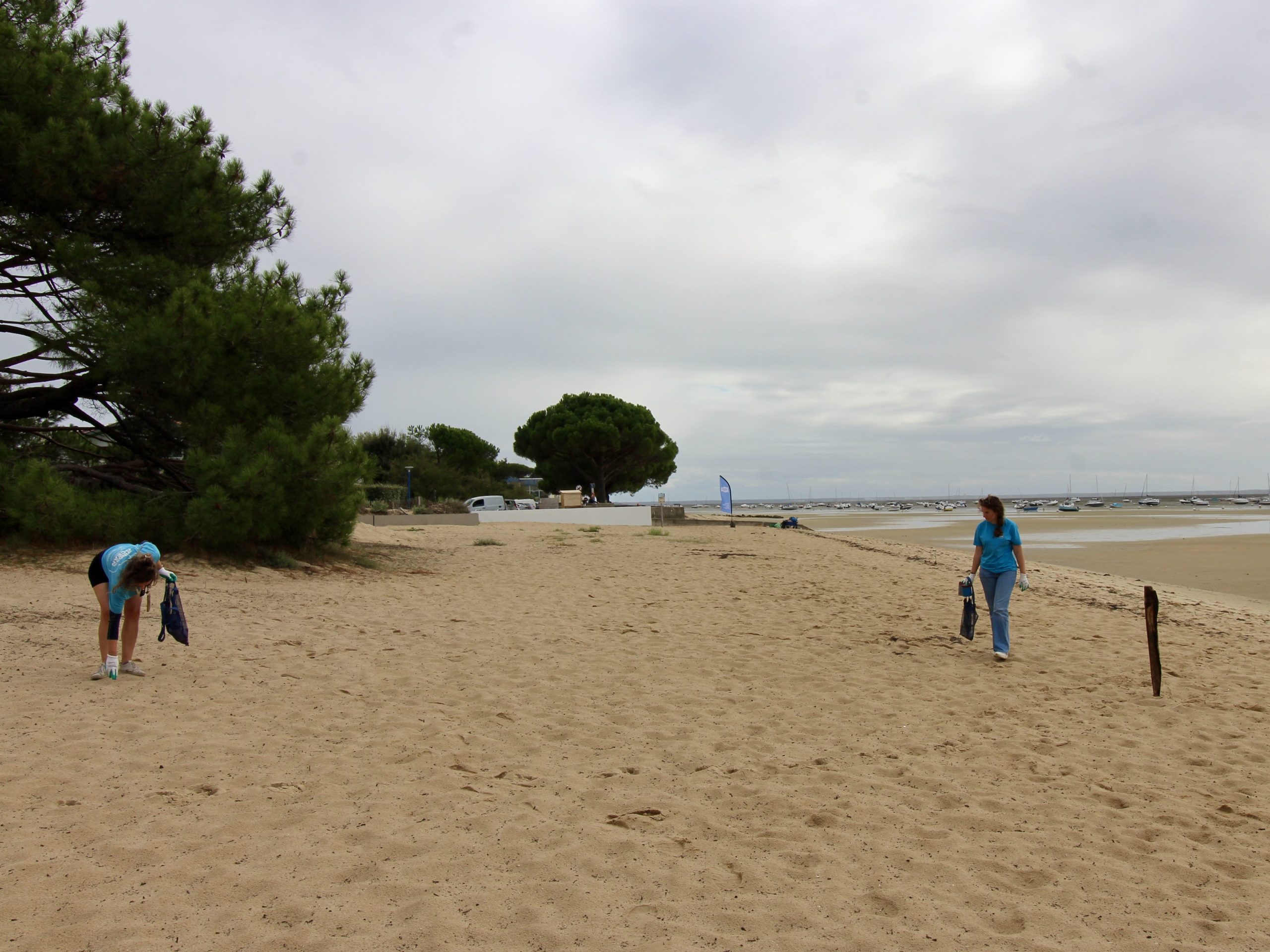 Ramassage sur la plage Betey à Andernos
