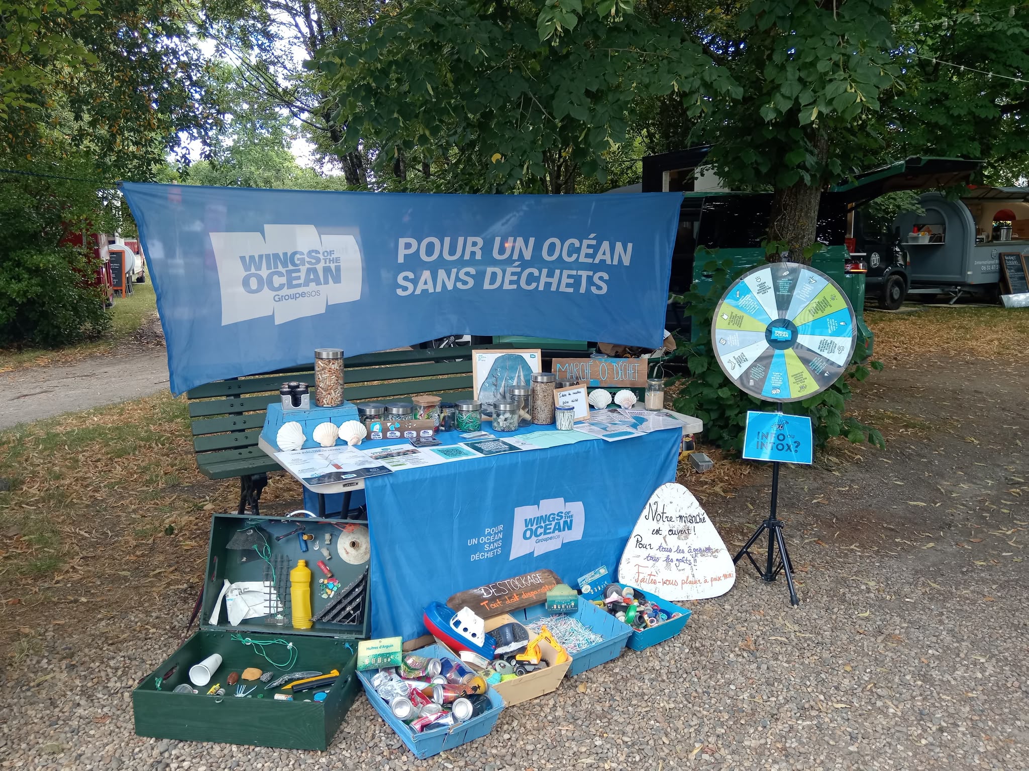 Stand de sensibilisation lors de la Journée de l'Arbre et Village du Développement Durable