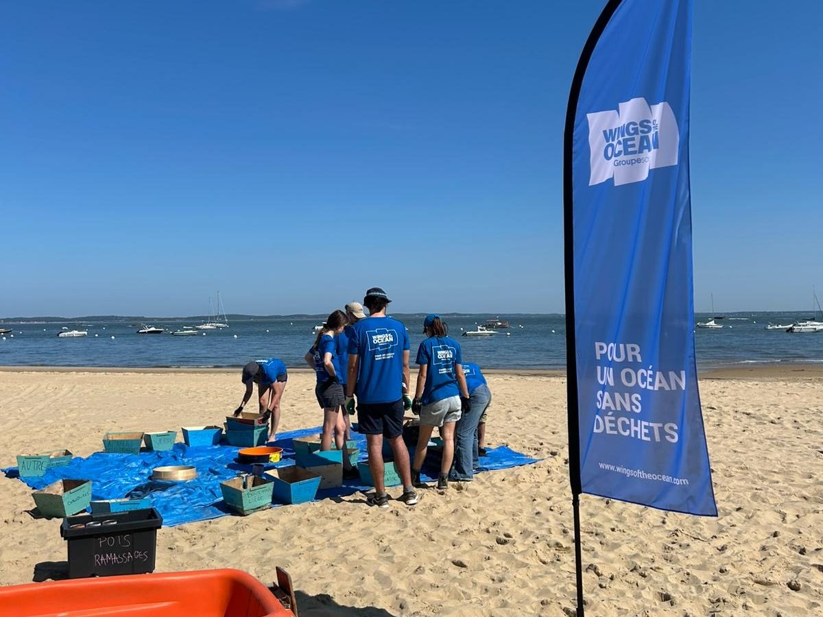 Ramassage sur la plage de la Garonne à Lège-Cap-Ferret